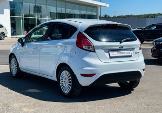 Подержанный автомобиль Ford Fiesta Hatchback 2016 года (7 фото)
