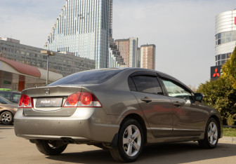 Подержанный автомобиль Honda Civic Sedan 2008 года (4 фото)