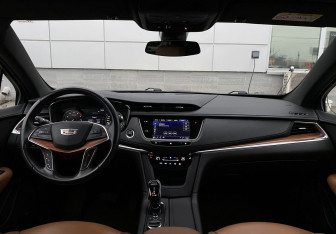 Подержанный автомобиль Cadillac XT5 2021 года (12 фото)