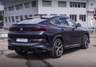 Подержанный автомобиль BMW X6 2021 года (5 фото)