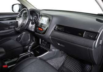 Подержанный автомобиль Mitsubishi Outlander 2018 года (11 фото)