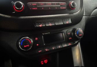 Подержанный автомобиль Kia Ceed Wagon 2016 года (16 фото)