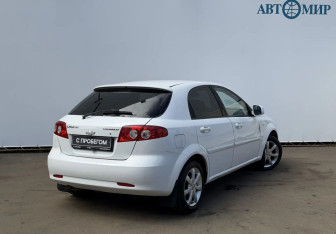 Подержанный автомобиль Chevrolet Lacetti Hatchback 2012 года (8 фото)