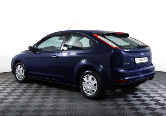 Подержанный автомобиль Ford Focus Hatchback 2010 года (7 фото)