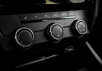 Подержанный автомобиль Skoda Octavia Liftback 2019 года (25 фото)