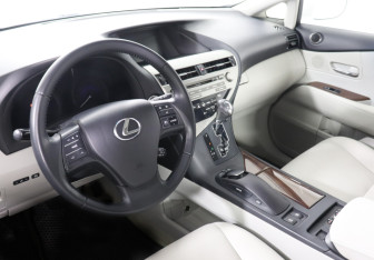Подержанный автомобиль Lexus RX 2011 года (13 фото)