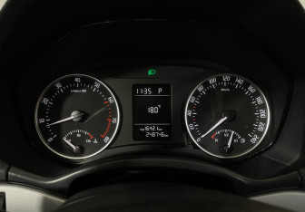 Подержанный автомобиль Skoda Octavia Liftback 2011 года (11 фото)