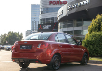 Подержанный автомобиль Kia Rio Sedan 2010 года (5 фото)