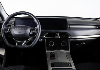 Подержанный автомобиль Exeed TXL 2023 года (12 фото)