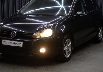 Подержанный автомобиль Volkswagen Golf Hatchback 2010 года (21 фото)