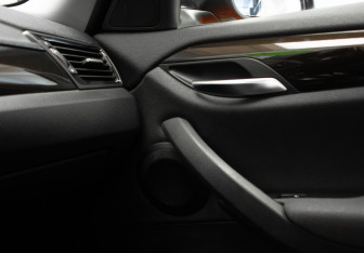 Подержанный автомобиль BMW X1 2012 года (27 фото)
