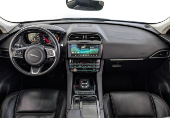 Подержанный автомобиль Jaguar F-Pace 2020 года (14 фото)