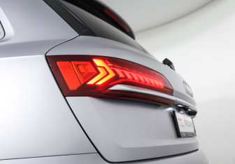 Подержанный автомобиль Audi Q7 2021 года (24 фото)