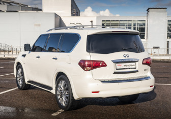 Подержанный автомобиль Infiniti QX80 2017 года (7 фото)