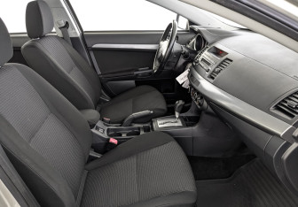 Подержанный автомобиль Mitsubishi Lancer Sedan 2010 года (24 фото)