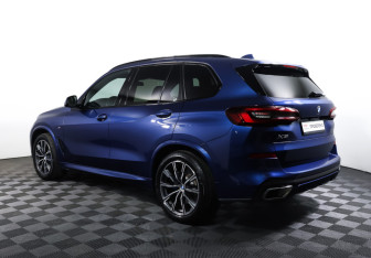 Подержанный автомобиль BMW X5 2021 года (7 фото)