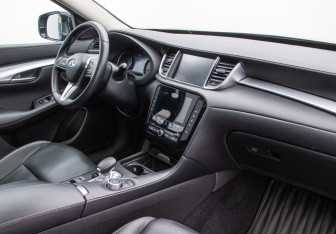 Подержанный автомобиль Infiniti QX50 2019 года (10 фото)