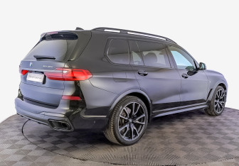 Подержанный автомобиль BMW X7 2021 года (5 фото)