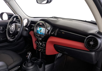 Подержанный автомобиль MINI Hatch 2020 года (13 фото)