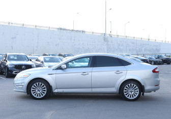 Подержанный автомобиль Ford Mondeo Sedan 2011 года (8 фото)
