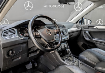 Подержанный автомобиль Volkswagen Tiguan 2017 года (16 фото)