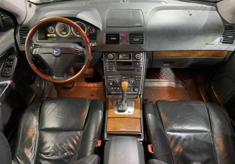 Подержанный автомобиль Volvo XC90 2008 года (9 фото)
