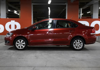 Подержанный автомобиль Volkswagen Polo Sedan 2013 года (8 фото)
