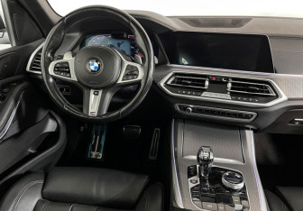 Подержанный автомобиль BMW X5 2022 года (15 фото)