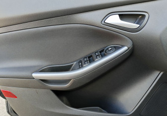 Подержанный автомобиль Ford Focus Hatchback 2013 года (15 фото)