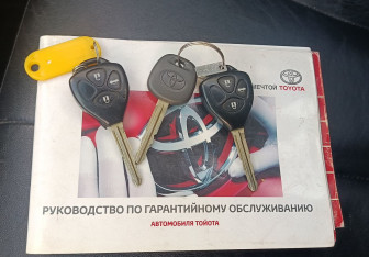 Подержанный автомобиль Toyota Camry Sedan 2011 года (17 фото)