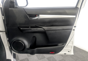 Подержанный автомобиль Toyota Hilux 2016 года (25 фото)