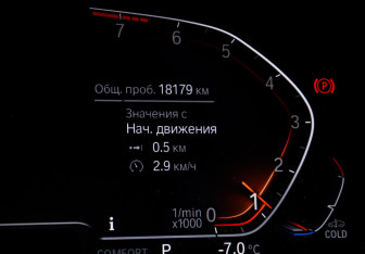 Подержанный автомобиль BMW X4 2024 года (11 фото)