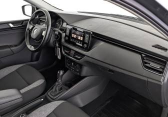 Подержанный автомобиль Skoda Rapid Liftback 2021 года (13 фото)