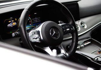 Подержанный автомобиль Mercedes-Benz AMG GT Liftback 2019 года (16 фото)