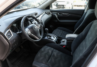 Подержанный автомобиль Nissan X-Trail 2017 года (15 фото)