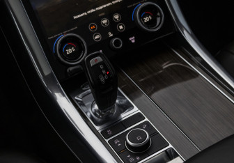 Подержанный автомобиль Land Rover Range Rover Sport 2018 года (16 фото)