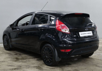 Подержанный автомобиль Ford Fiesta Hatchback 2016 года (7 фото)