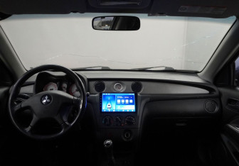 Подержанный автомобиль Mitsubishi Outlander 2007 года (11 фото)