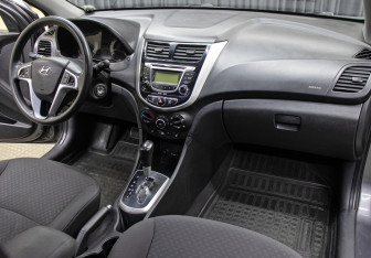 Подержанный автомобиль Hyundai Solaris Hatchback 2012 года (11 фото)