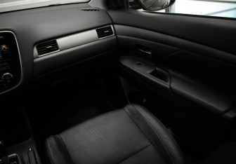 Подержанный автомобиль Mitsubishi Outlander 2014 года (25 фото)