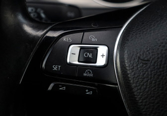 Подержанный автомобиль Volkswagen Golf Hatchback 2013 года (15 фото)