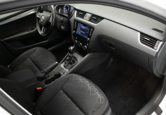 Подержанный автомобиль Skoda Octavia Liftback 2019 года (25 фото)