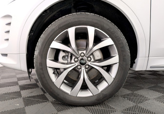 Подержанный автомобиль Land Rover Discovery Sport 2025 года (18 фото)