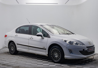Подержанный автомобиль Peugeot 408 2015 года (7 фото)