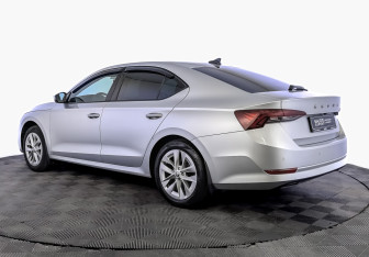 Подержанный автомобиль Skoda Octavia Liftback 2021 года (7 фото)