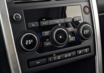 Подержанный автомобиль Land Rover Discovery Sport 2015 года (21 фото)