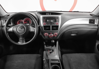 Подержанный автомобиль Subaru Impreza Hatchback 2007 года (8 фото)