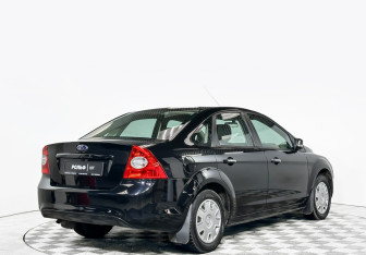 Подержанный автомобиль Ford Focus Sedan 2011 года (5 фото)
