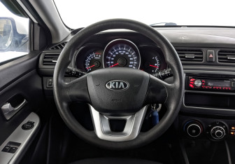 Подержанный автомобиль Kia Rio Hatchback 2014 года (22 фото)