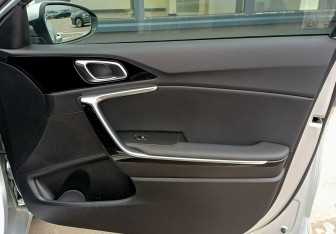 Подержанный автомобиль Kia Ceed Wagon 2019 года (26 фото)